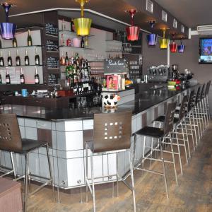 Le bar avec télévision