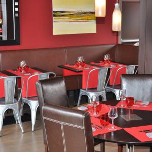 Ambiance cosy à l'étage du restaurant