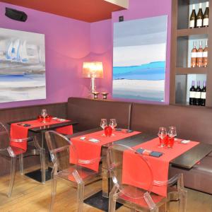 Style cosy avec anciens fauteuils